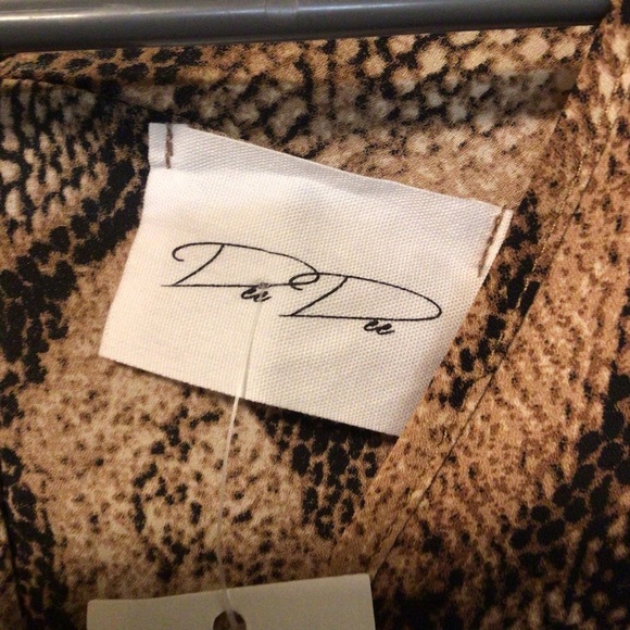 HerringStones women’s medium python v- neck top with kimono sleeves - Picture 2 of 11